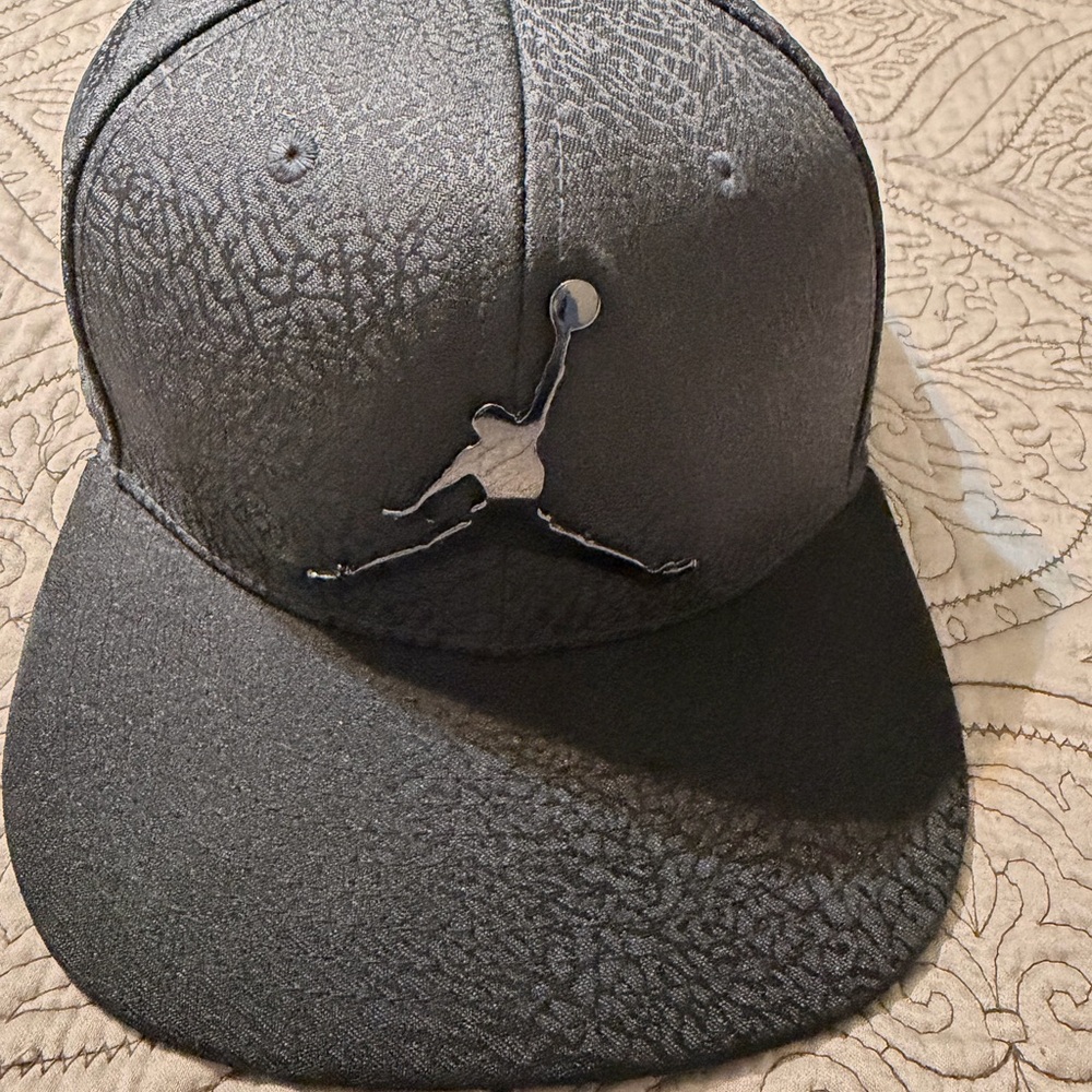 Jump Black Embroidered Elephant Texture Snapback Hat